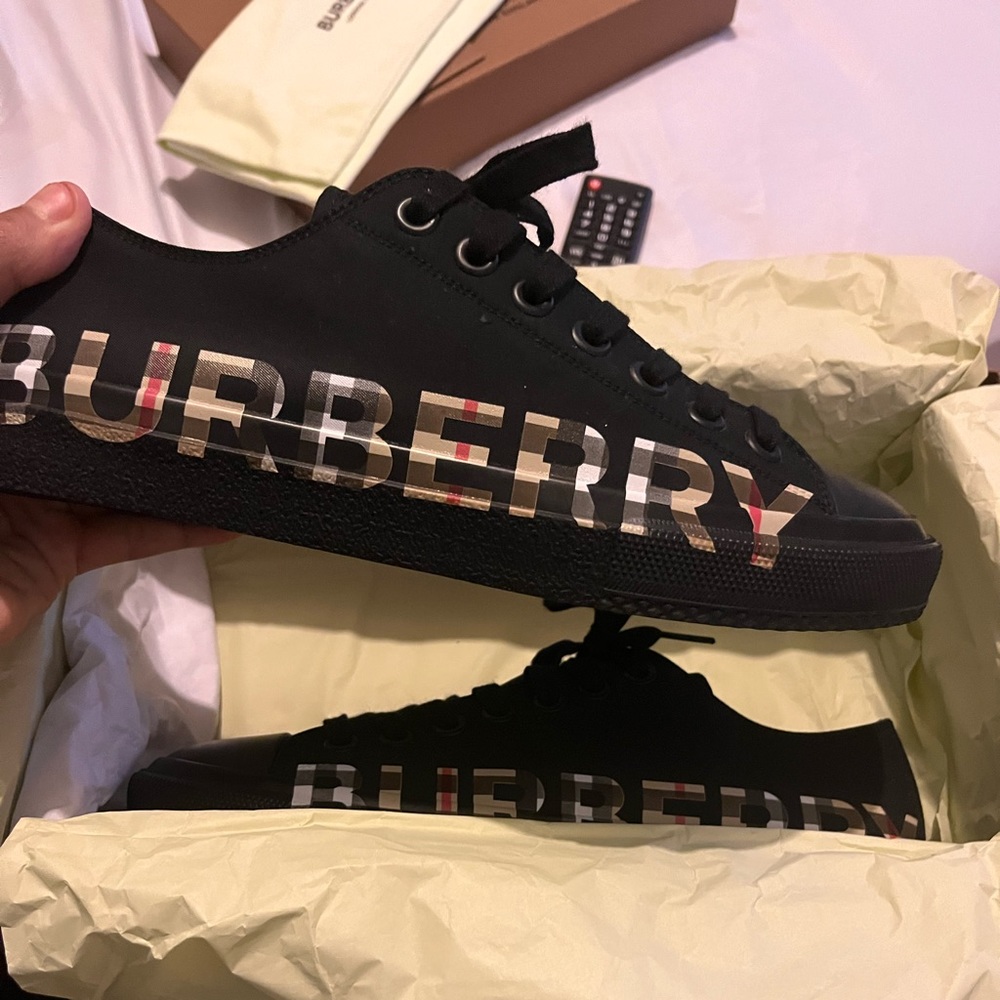 Burberry shoes - Picture 2 of 2